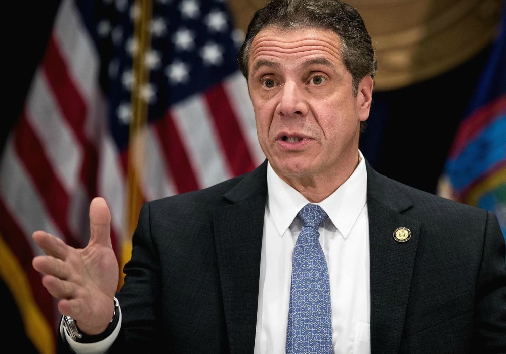 Gobernador de NY exige cese de acciones contra los emigrantes en su entidad