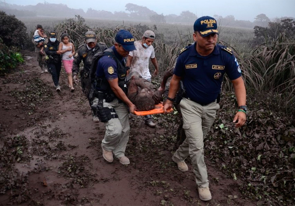 Asciende a 69 la cantidad de muertos por erupción en Guatemala