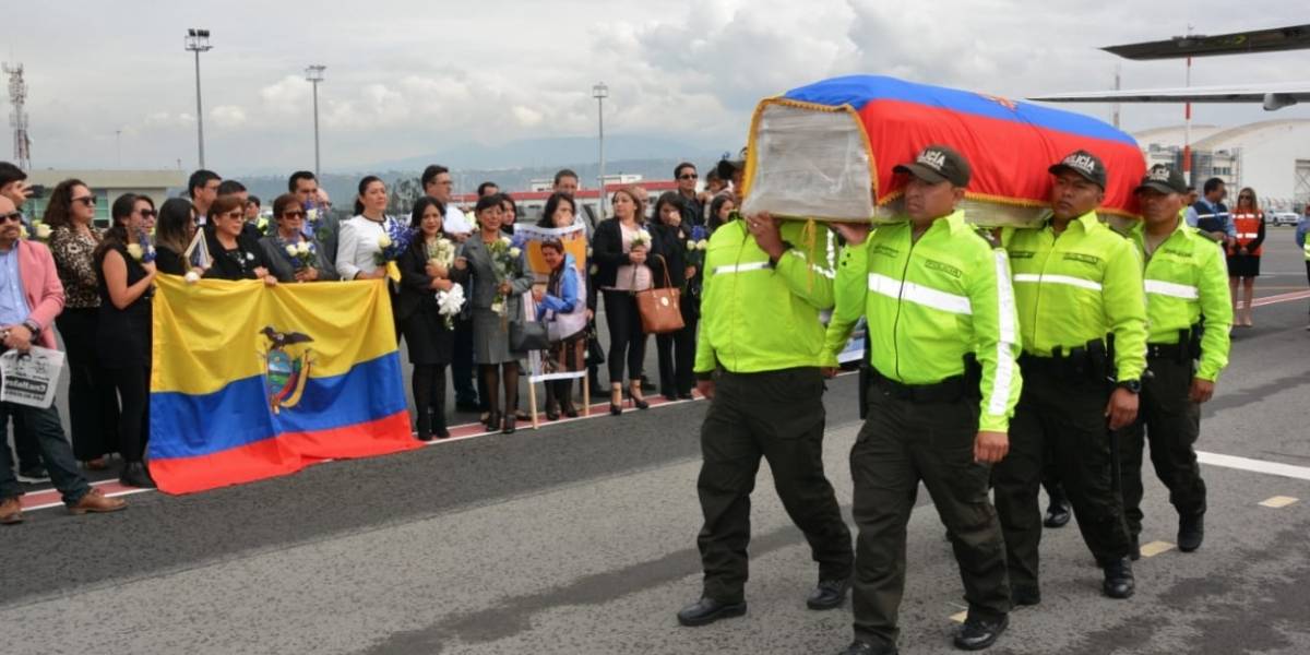 Los cuerpos de periodistas asesinados en Colombia llegan a Ecuador