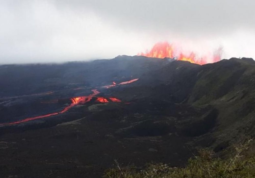 Ecuador se mantiene en alerta por erupción del volcán Sierra Negra