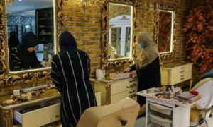 Talibanes prohíben salones de belleza en Afganistán