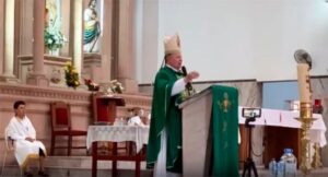 Obispo de Apatzingán critica a AMLO