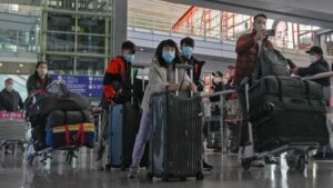 China dejará de pedir pruebas de COVID-19 a viajeros internacionales