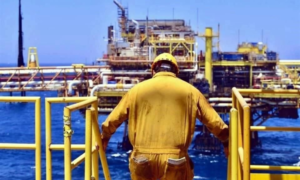 Trabajadores del sindicato petrolero se pronuncian a favor de aumento salarial