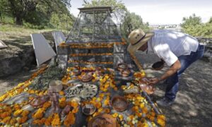 Descubren «Altar de los cráneos esculpidos» en la Pirámide de Cholula durante el Día de Muertos