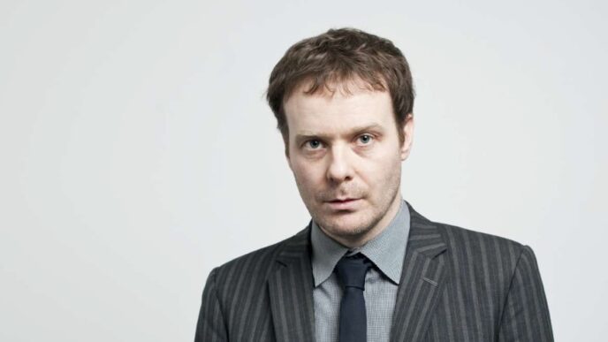 Tom McCarthy publica Caja 808 y explora la repetición literaria