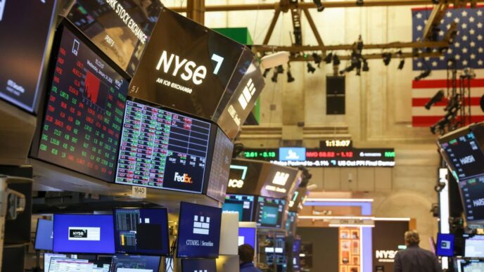 Wall Street inicia la jornada en alza gracias a las empresas de chips
