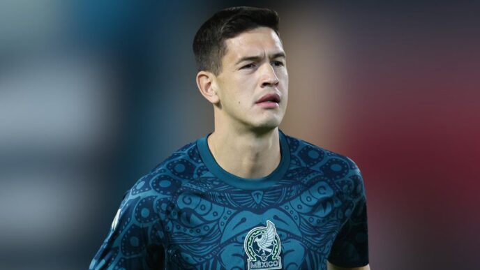 César Montes se pierde el partido ante Colombia por lesión