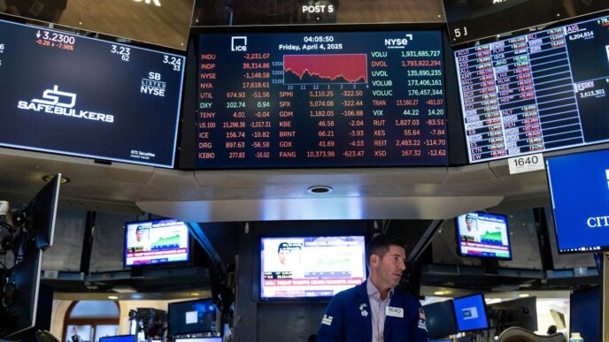Wall Street inicia la jornada en rojo por aumento de empleos en EE.UU.
