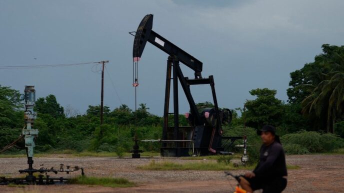 Tensión en Medio Oriente provoca incremento en precios del petróleo