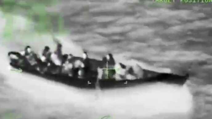 Guardia Costera de Estados Unidos detiene embarcación con 66 migrantes