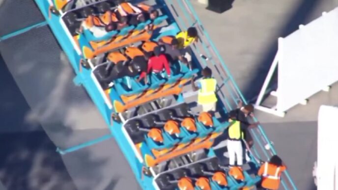 Tragedia en Six Flags de Georgia tras caída de montaña rusa