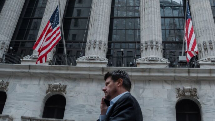 Wall Street cierra mixto mientras Nasdaq se beneficia de las tecnológicas
